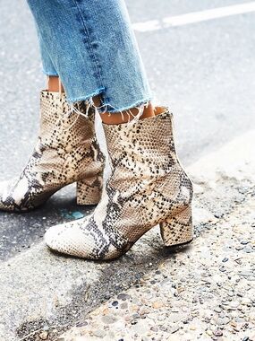 FREE PEOPLE Cecile Ankle Boots / Snakeskin